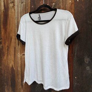 Vince White w Black accents t-shirt, size S
